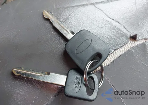 2001 Ford Focus Zts from USA, damaged, VIN 1FAHP383X1W114154